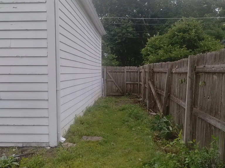 3950 Riverside Dr — Photo 39