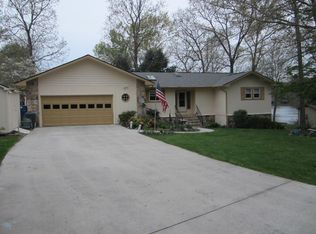 225 Pomeroy Dr, Crossville, TN 38558