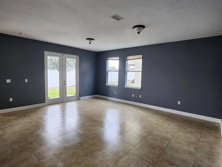 328 Dundee Dr — Photo 17
