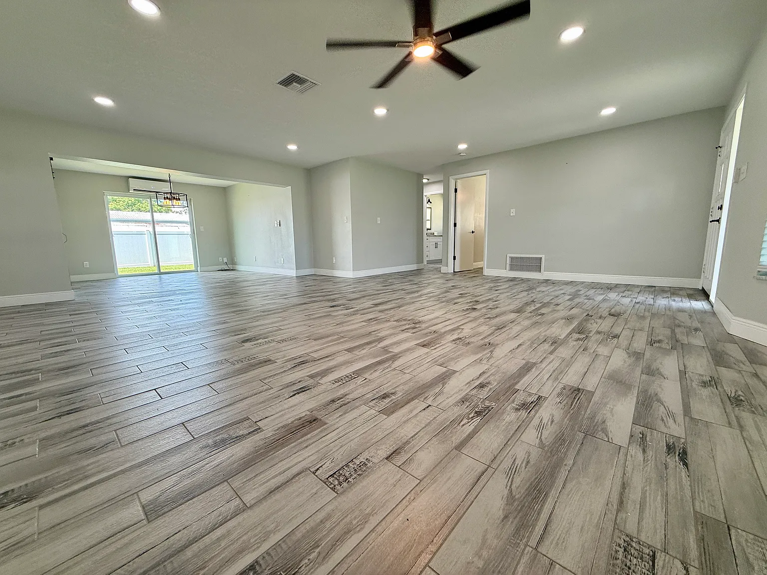 3 bed, 2.5 bath, 1621 sqft, $3,200 — Photo 4