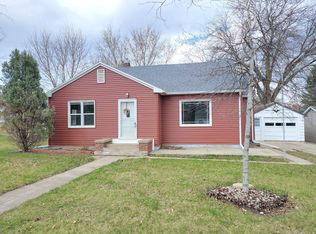 117 10th Ave NE, Watertown, SD 57201