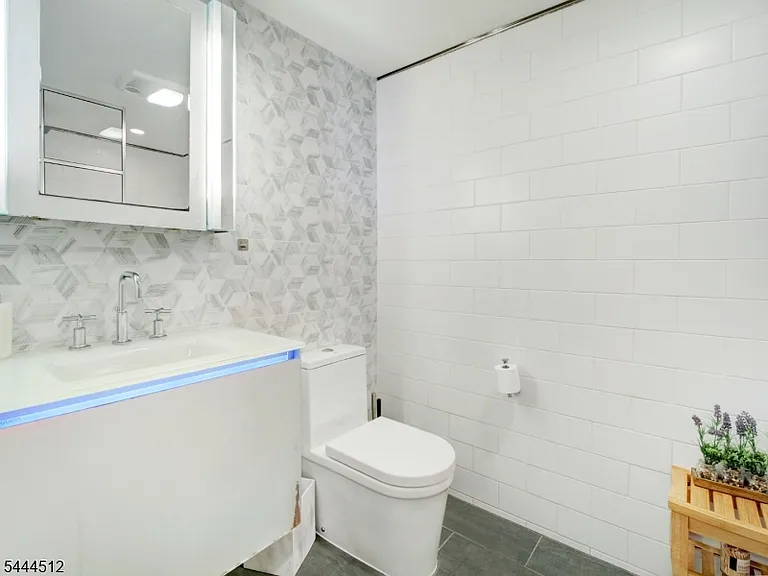 4 Tulip Cres #2B — Photo 22