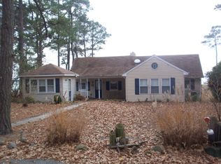 8 Sunsan Beach Rd, Deltaville, VA 23043