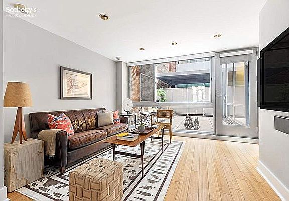 4th image of 415 Greenwich St