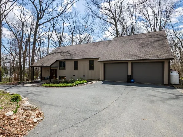 4761 Wendi Dr E, Zionsville, PA 18092