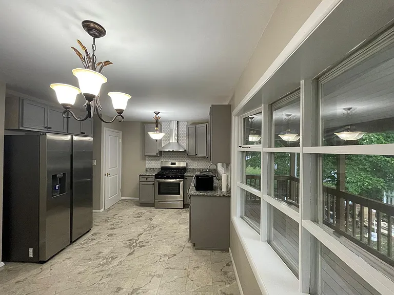 Fully upgraded kitchen & dining with new Stainless Steel appliances