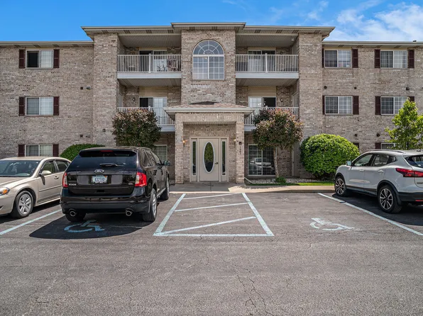 1981 W 75th Pl APT 22, Merrillville, IN 46410