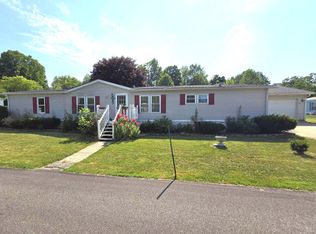 555 Shadybrook Cir, Girard, PA 16417