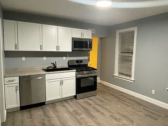5th image of 2435-2437 N Murray Ave