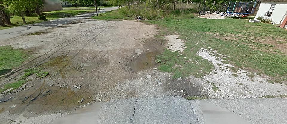 2nd image of 2929 Brewster St