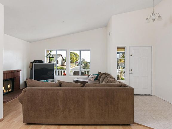 707 Transom Way-MLS_Size-004-13-Living R