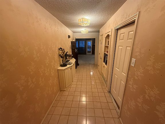2nd image of 836 Lombardy Ct