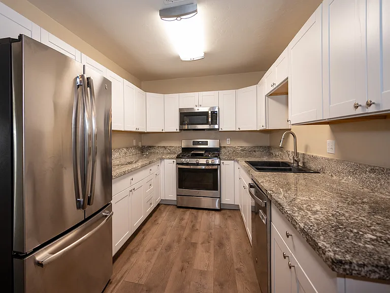 2217 E Silver St — Photo 4