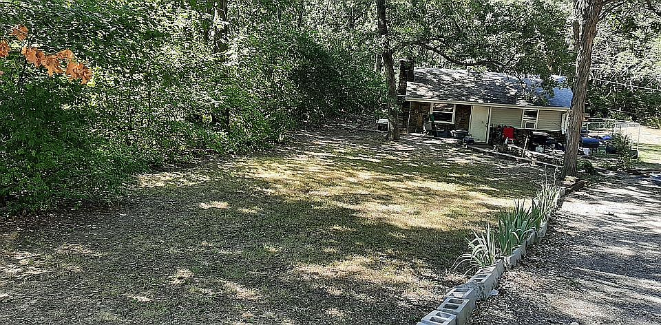 1st image of 606 W Whillock St