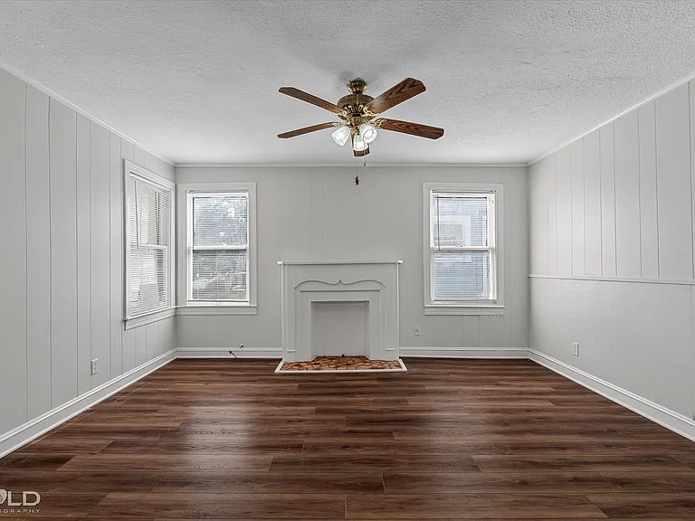 245 E Elmwood St — Photo 10