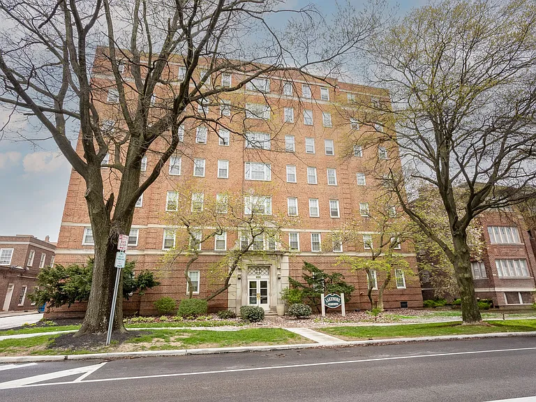2680 N Moreland Blvd — Photo 1