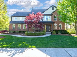 61036 Winterberry Dr, Washington, MI 48094