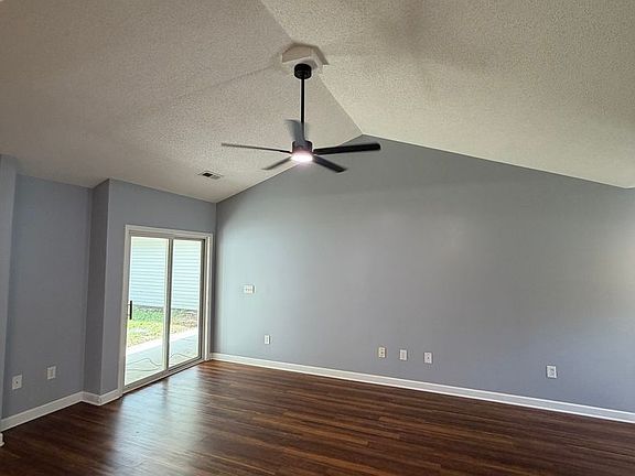 5th image of 222 Tobiano Dr