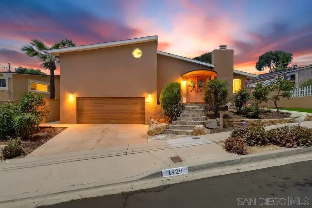 3 bed, 1.0 bath, 1000 sqft, $3,600 — Photo 2