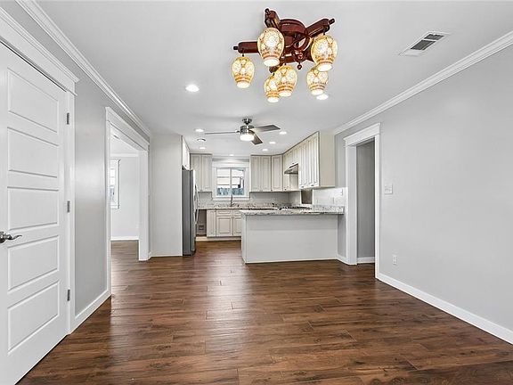 4th image of 10133 Stephen Dr