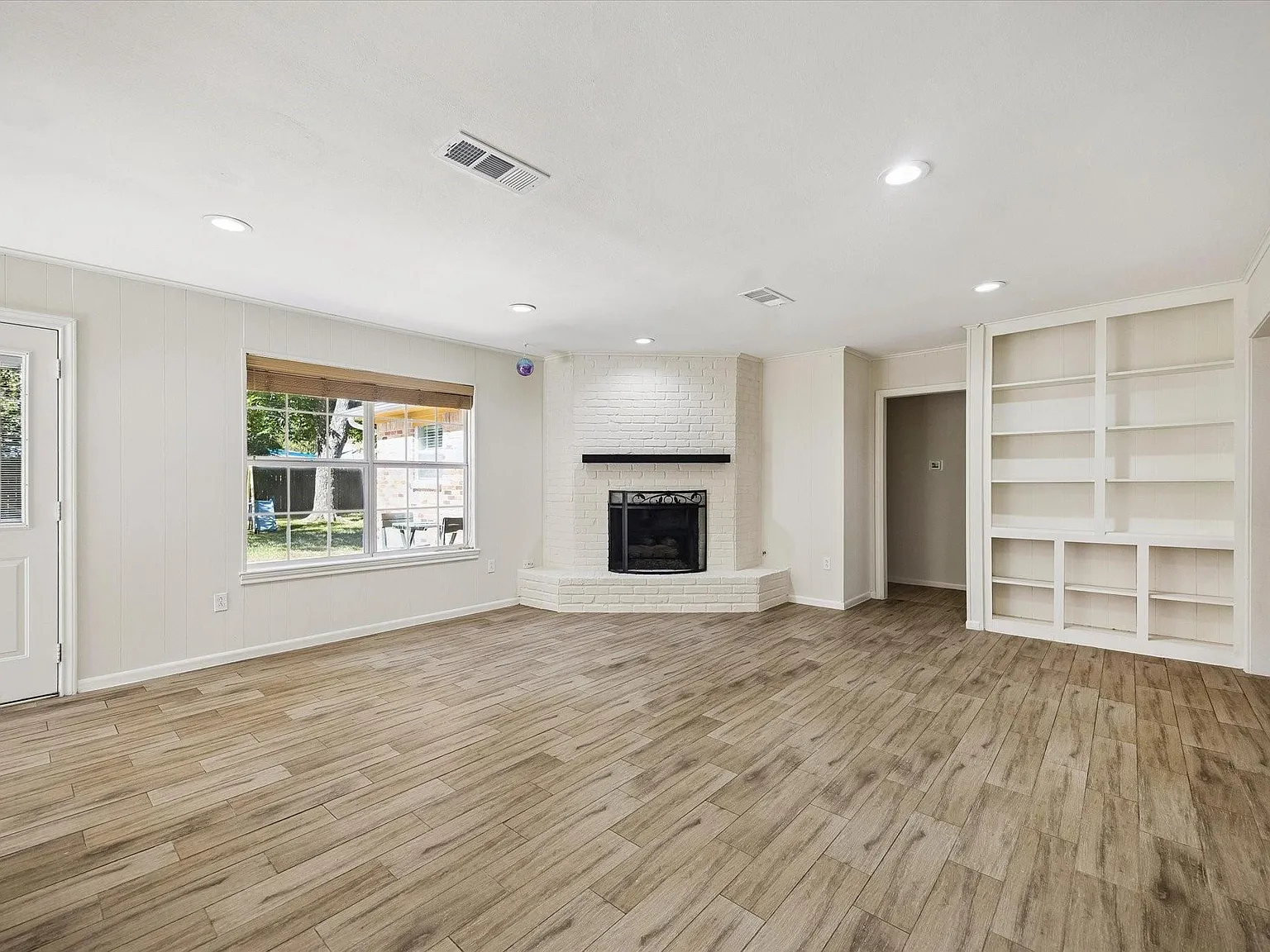 3 bed, 2.0 bath, 2038 sqft, $2,550 — Photo 4