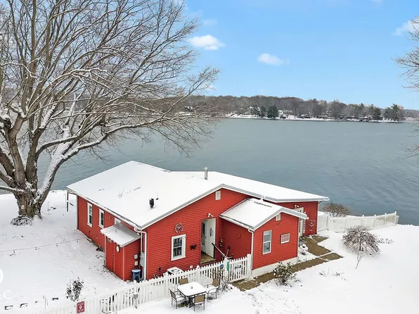 9405 E Southshore Dr, Unionville, IN 47468