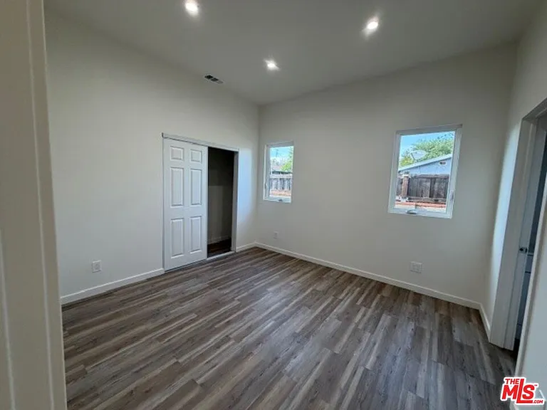 11018 Herrick Ave — Photo 9