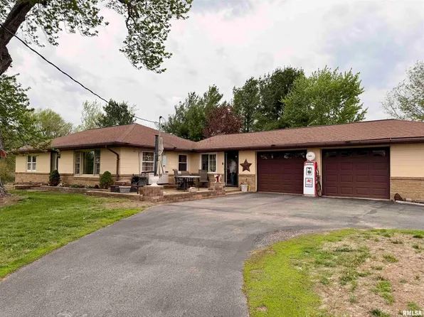 97 N Riverview Dr, East Peoria, IL 61611