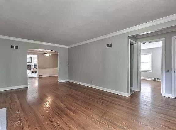 2nd image of 4924 W 57th St