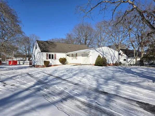 55 Fig Street, Central Islip, NY 11722
