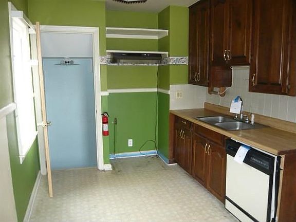 3rd image of 647 Highland St