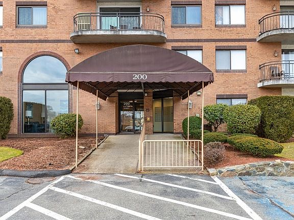 2nd image of 200 Locust St APT 706