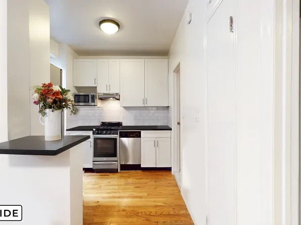 240 Waverly Place image 3 of 7