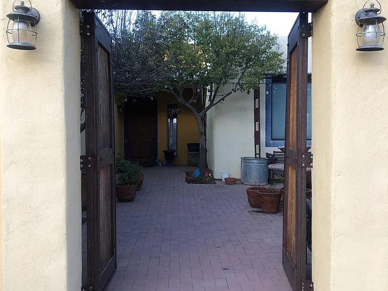 1624 E Goldenrod Ln — Photo 3