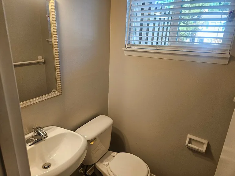 220 Elizabeth St #A14 — Photo 8