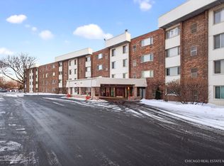 841 N York Rd #218, Elmhurst, IL 60126