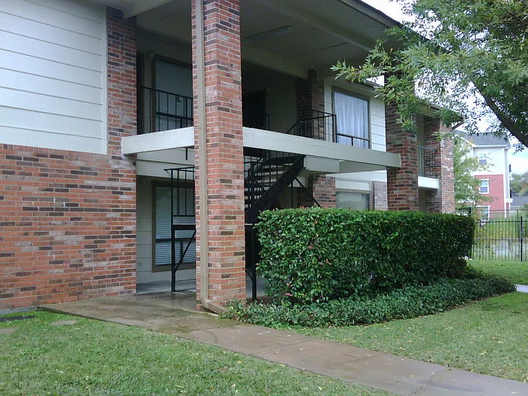 1705 Crossing Pl — Photo 1