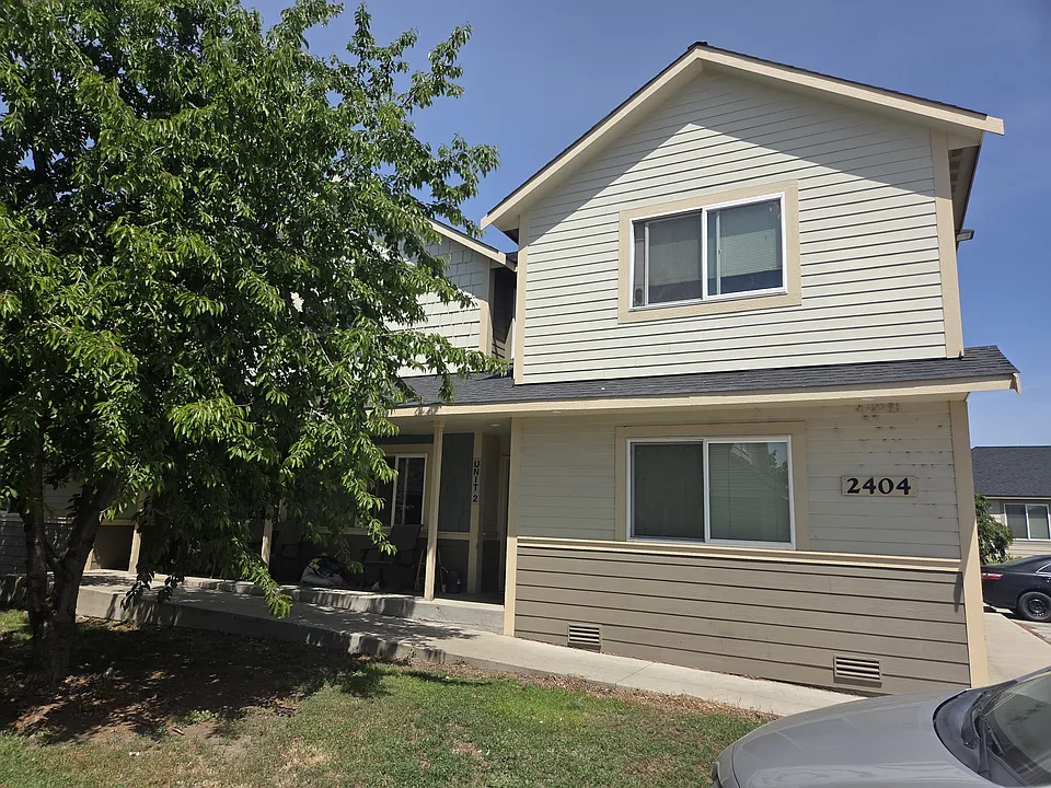 2404 N Ridgeview Ln #1