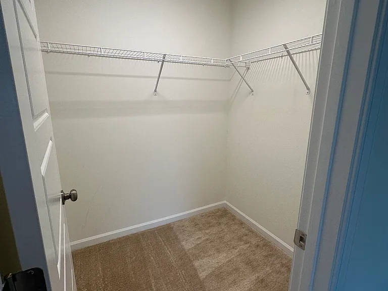 423 Bassett Ln — Photo 11