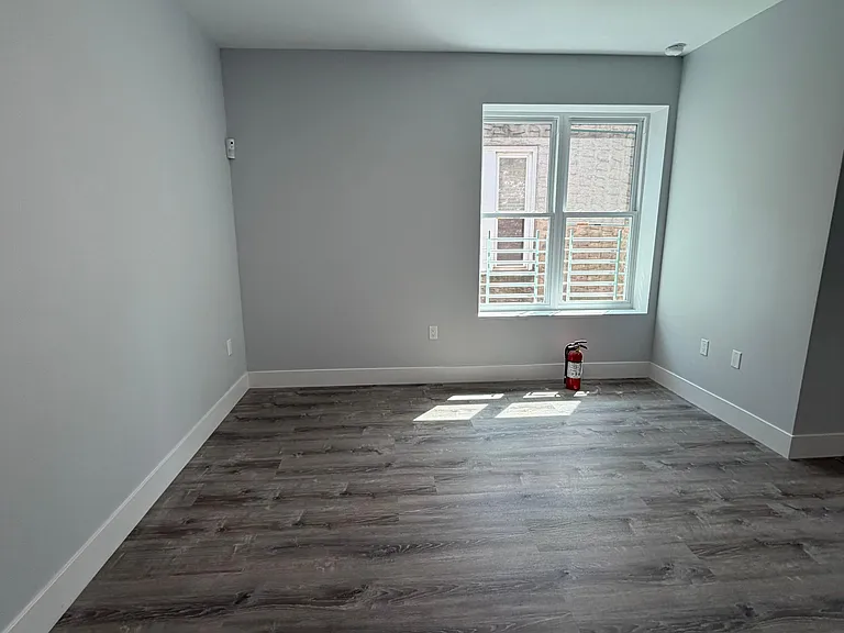 427 Herzl St #2F — Photo 2