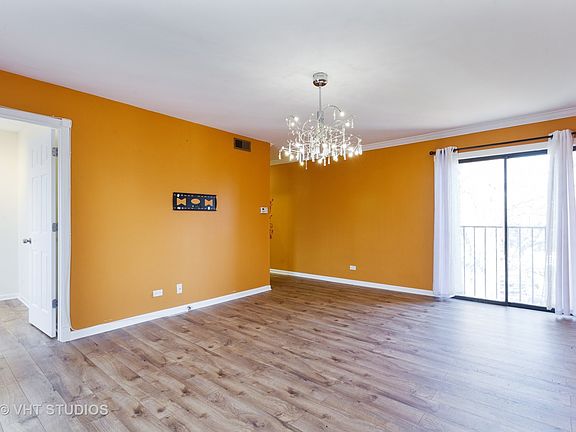 3rd image of 2025 Country Club Dr APT 21