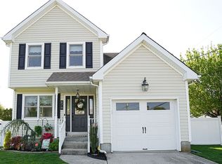879 N Bay Ave, Massapequa, NY 11758