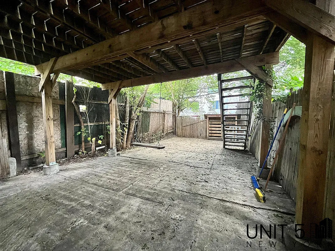 1224 Decatur St photo 1