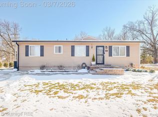 4405 Green Lake Rd, West Bloomfield, MI 48323