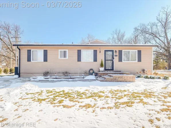 4405 Green Lake Rd, West Bloomfield, MI 48323