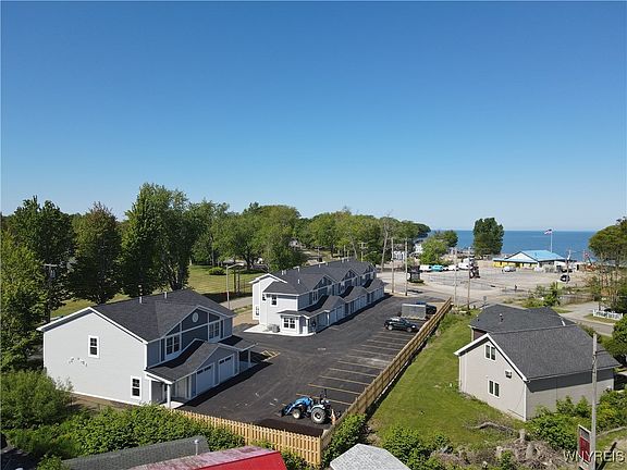 3rd image of 8989 Iroquois St