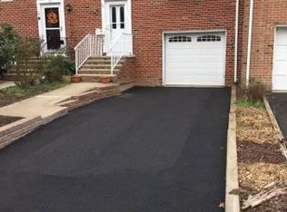30 Trafalgar Ct, Lawrence Township, NJ 08648