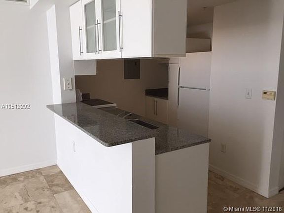 5th image of 275 NE 18th St APT 905
