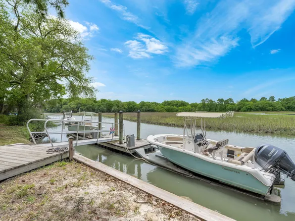 1055 Hills Plantation Dr, Charleston, SC 29412