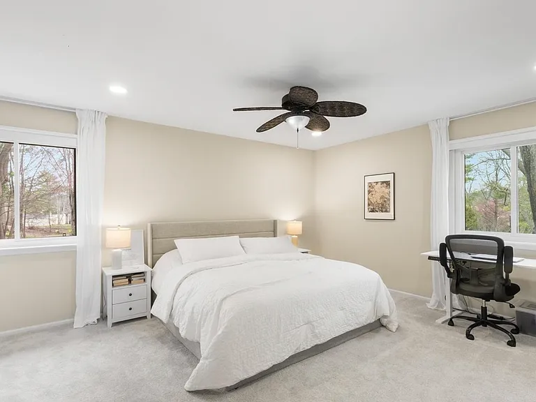 203 Elgin Ct — Photo 6